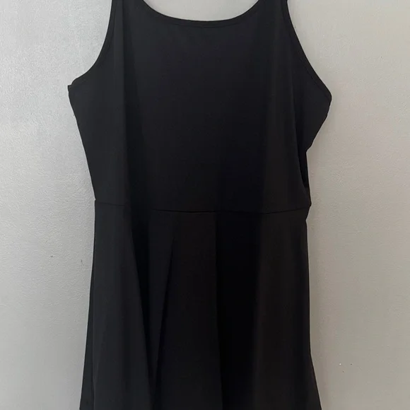 Black Sleeveless Athletic Dress - Picture 2 of 6